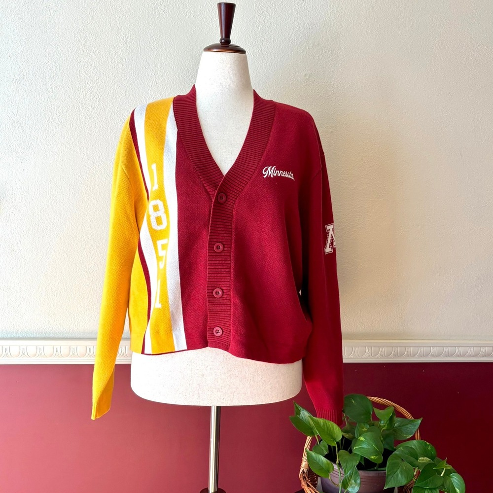 The Wild Collective University of Minnesota Cropped Cardigan M Retro Collegiate